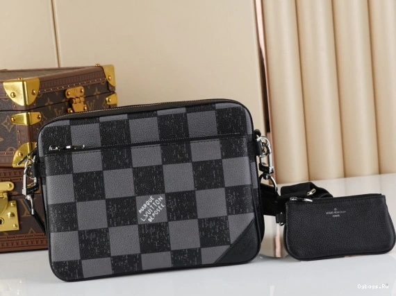 VUITTON LOUIS MESSENGER TRIO 0501